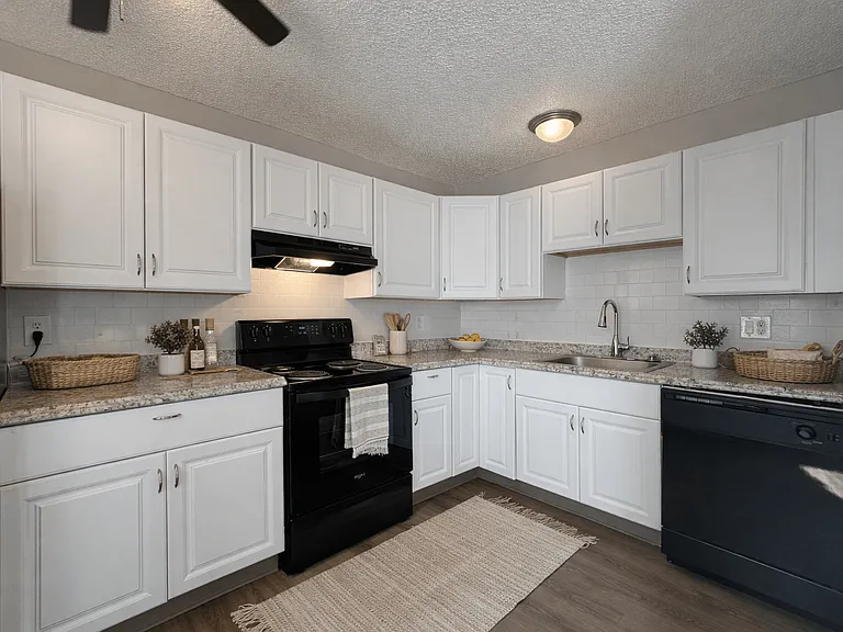 Parkview Apartments — Photo 11