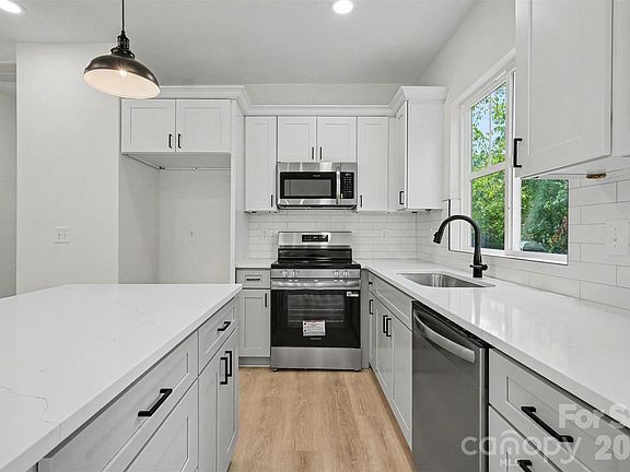 5th image of 208 W Todd Ln #A