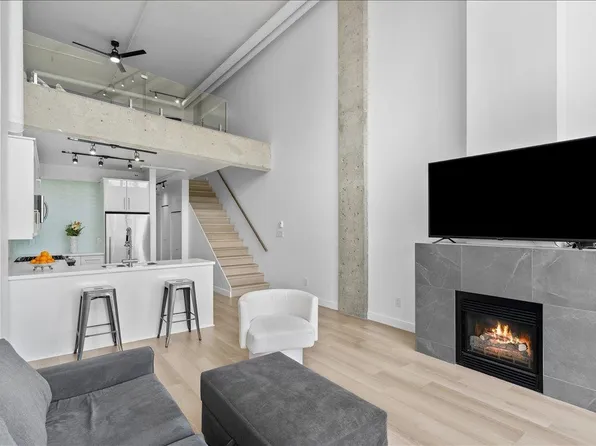 27 Alexander St #309, Vancouver, BC V6A 1B2