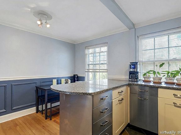 4th image of 190 Knickerbocker Rd APT 10