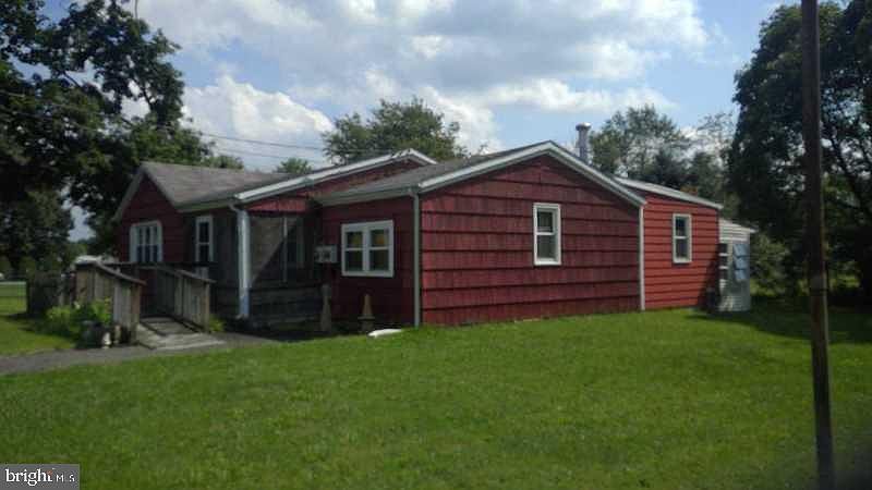 1st image of 960 Winslow Rd