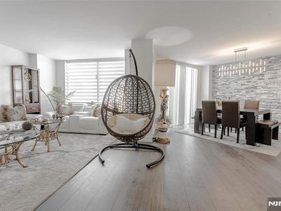 806 Harmon Cove Tower #806, Secaucus, NJ, 07094