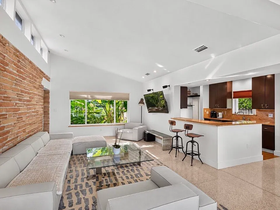 1345 Marseille Dr