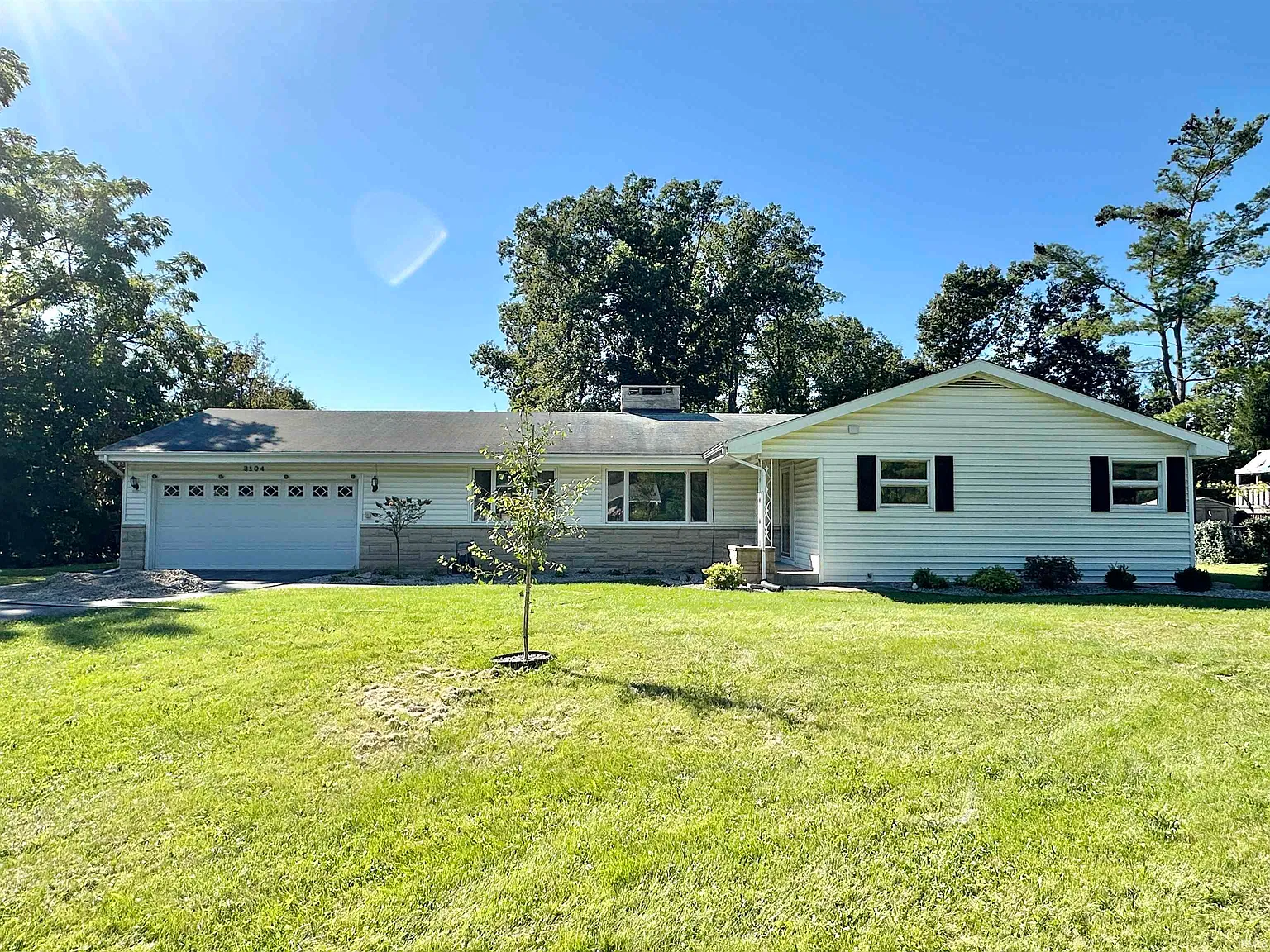 3 bed, 2.0 bath, 1814 sqft, $2,000 — Photo 2