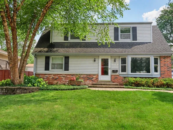 348 Cherrywood Rd, Buffalo Grove, IL 60089