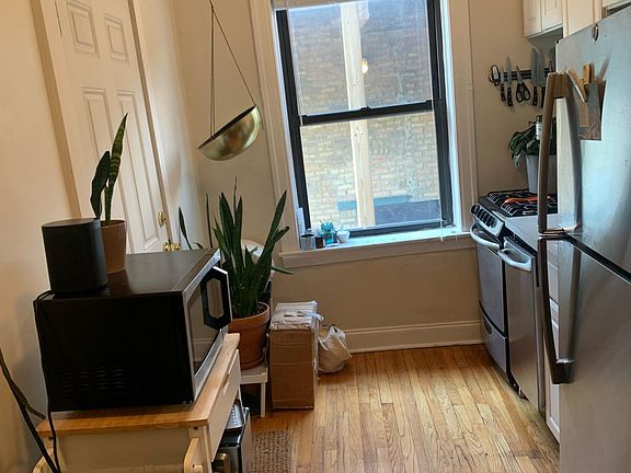 5th image of 837-839 W Cornelia Ave #837-3E