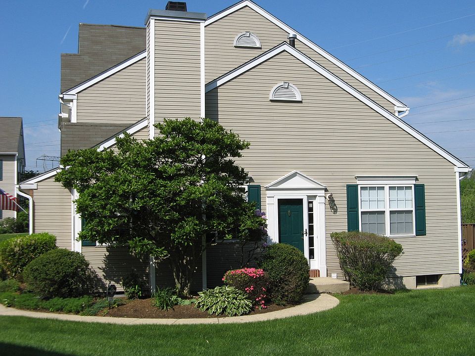 2nd image of 325 Stewart Ct #25