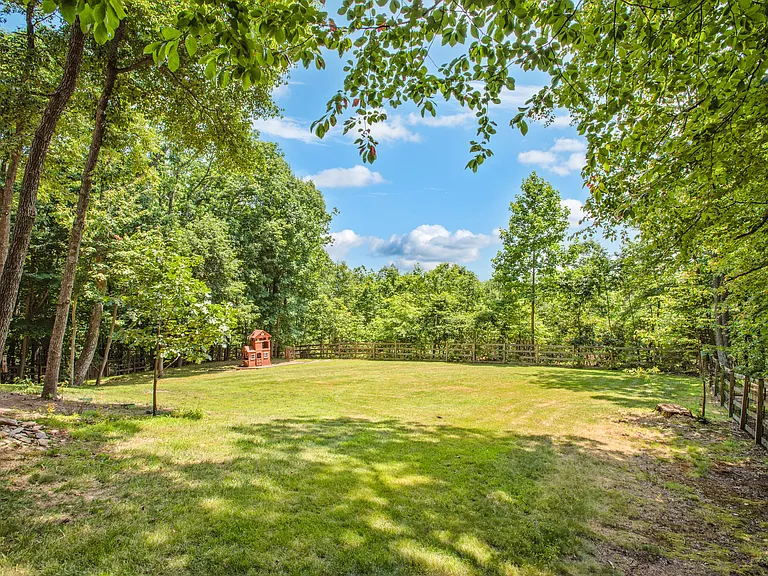 1619 Summit Dr — Photo 43