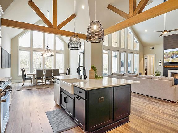 4th image of 1000 Everett Cir