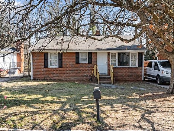 3rd image of 916 Forrest St