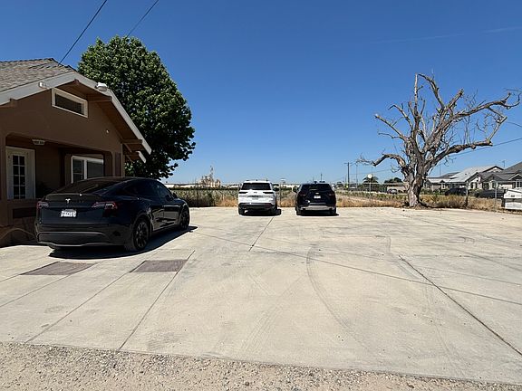 Front huge parking area perfect for hosting parties.