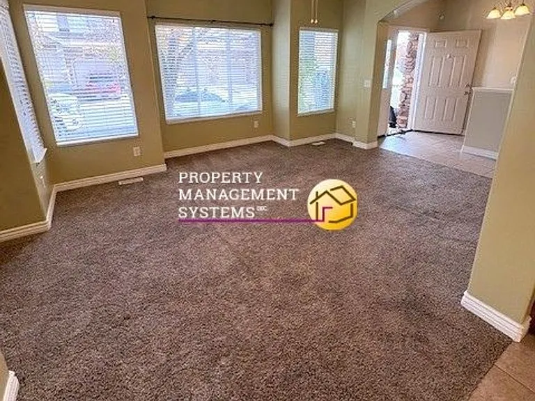 720 S Clearwater Falls Dr — Photo 3