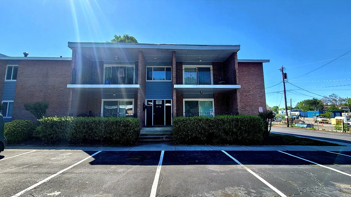 Building Photo - 1702 Carlisle Ave #27