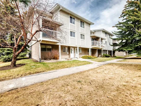 3015 W 51st St SW #72, Calgary, AB T3E 6N5