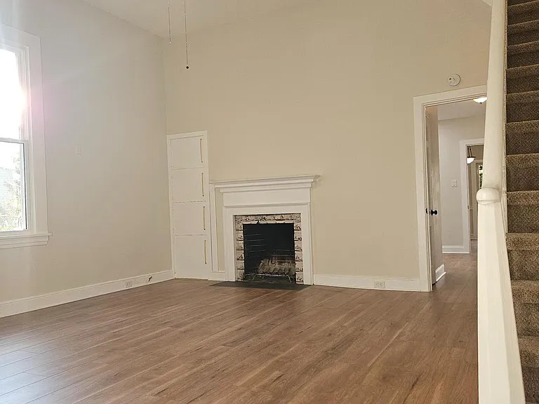 115 E 2nd St — Photo 9