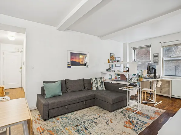 333 E 43rd St APT 410, New York, NY 10017