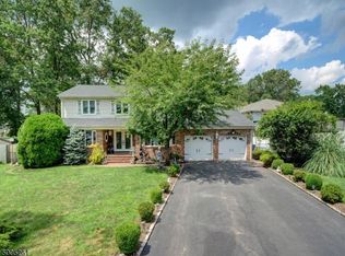 18 Jarvais Ter, Clark, NJ 07066