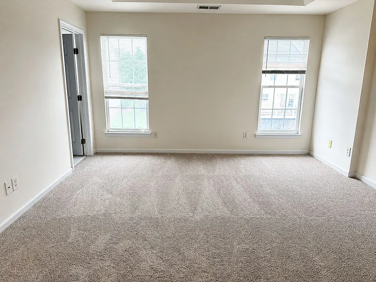 913 Tiger Ln — Photo 11