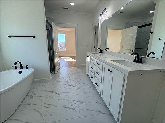 4th image of 16 Clackmannan Ln