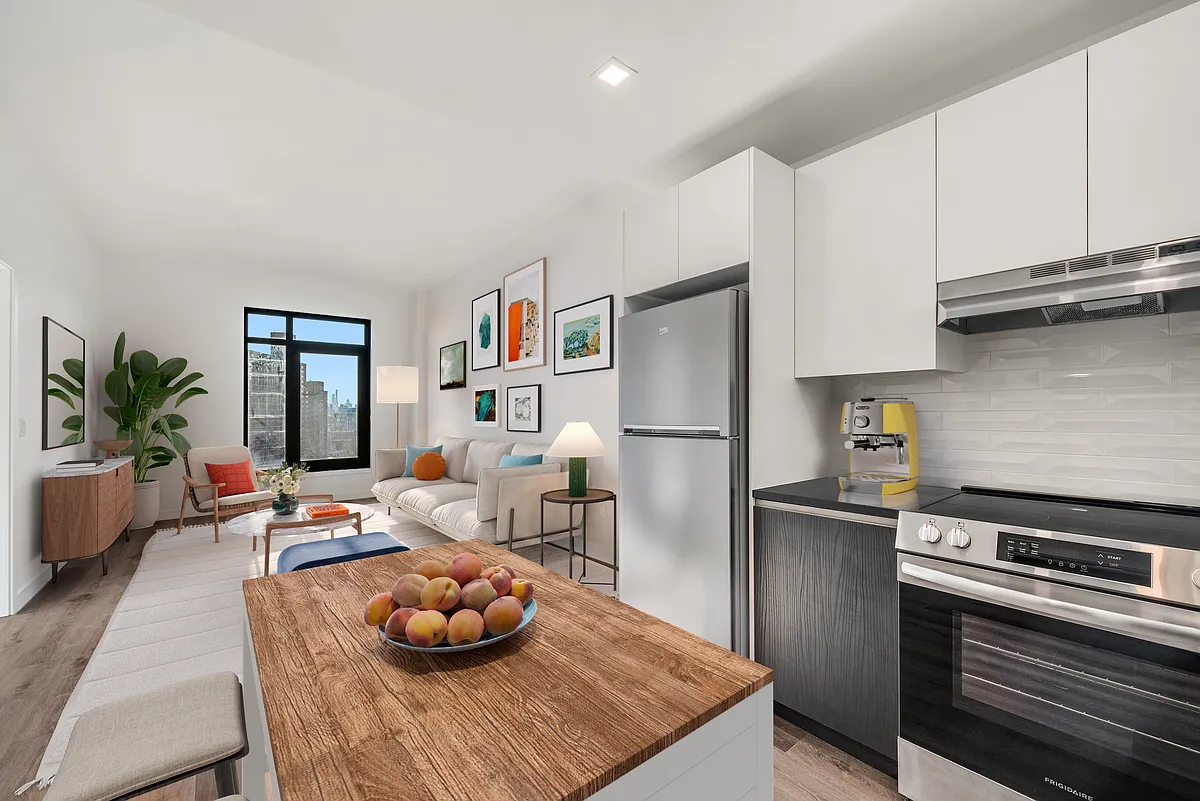 Building Photo - 299 E 161st St #821
