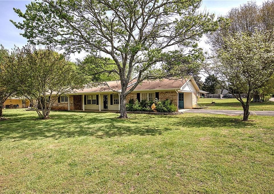 1st image of 106 Tulip Way SW