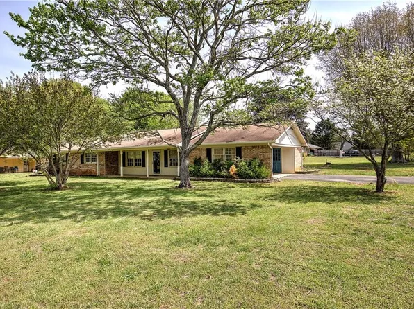 106 Tulip Way SW, Calhoun, GA 30701
