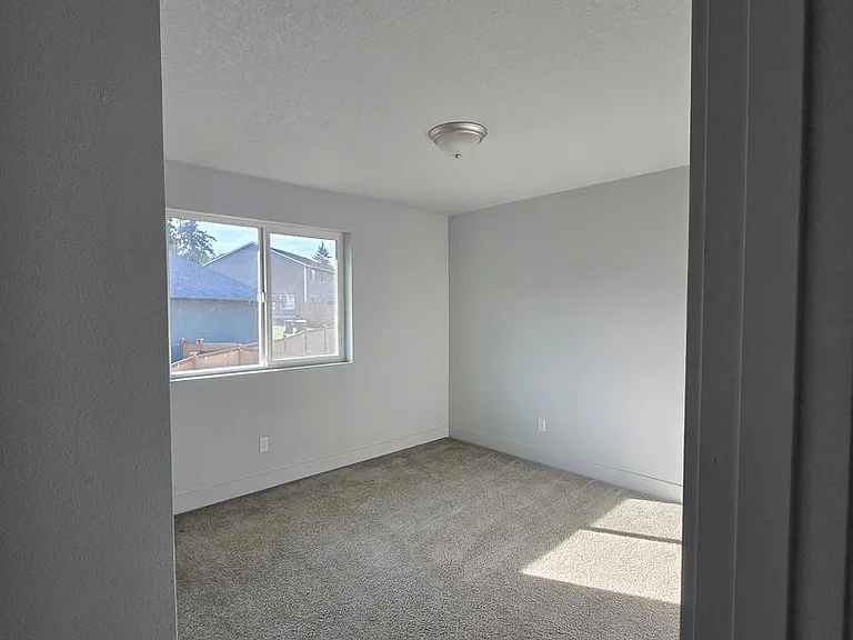 213 Oak St — Photo 14