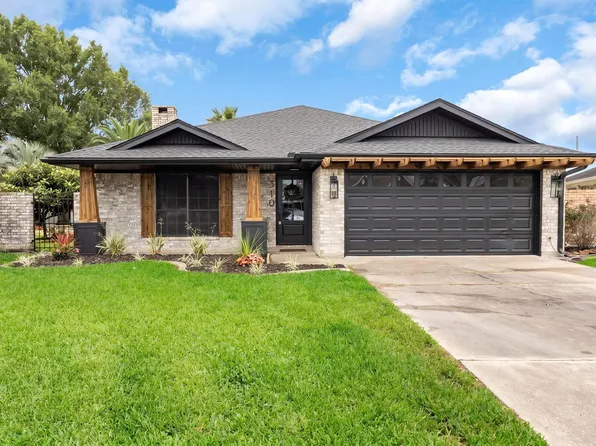 310 Meadowgreen Cir, Port Neches, TX 77651