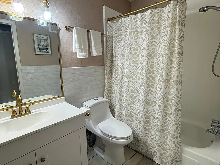 Full Bathrooom