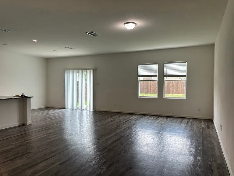 6229 Old Bridge Way — Photo 3