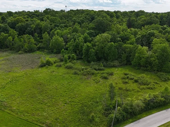 999 Timbercrest Dr, Canfield, OH 44406