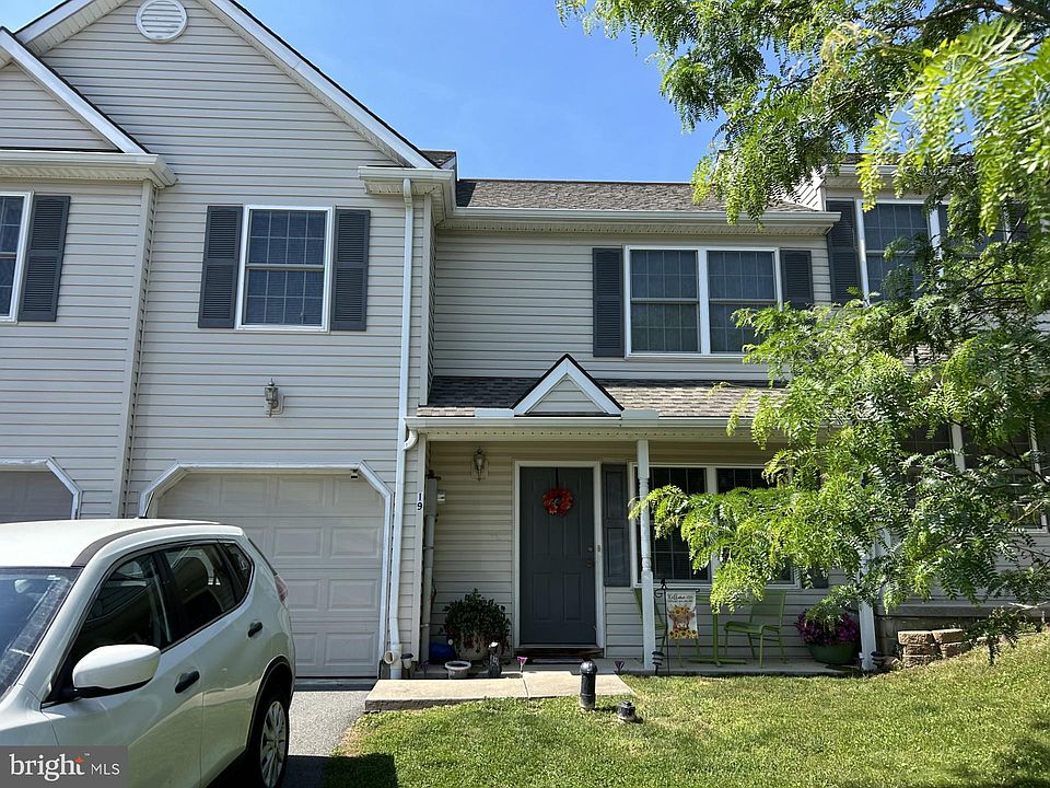 1st image of 19 Riverview Dr