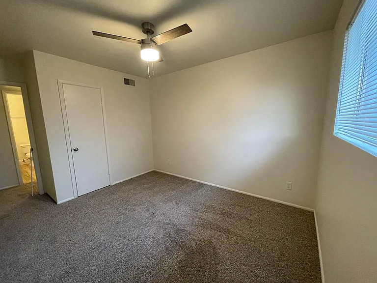 531 E Laguna Dr — Photo 13