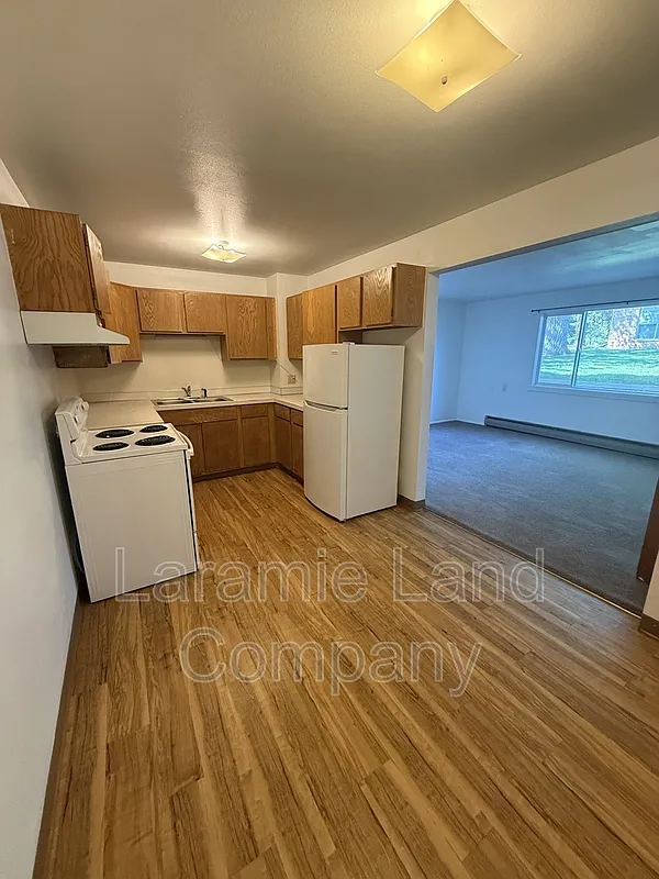 2 bed, 1.0 bath, 800 sqft, $995 — Photo 2