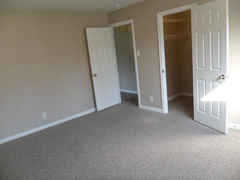 5526 Humbert Rd — Photo 10