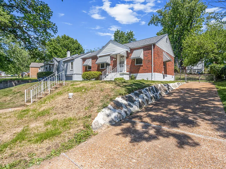 10335 Saint Henry Ln — Photo 2