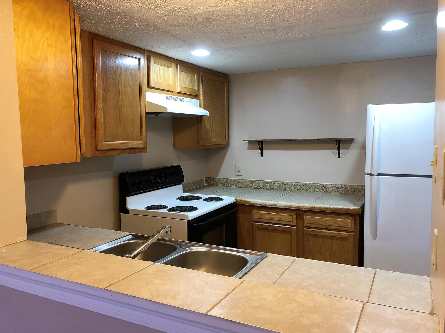 3 bed, 2.5 bath, 1600 sqft, $1,650 — Photo 2