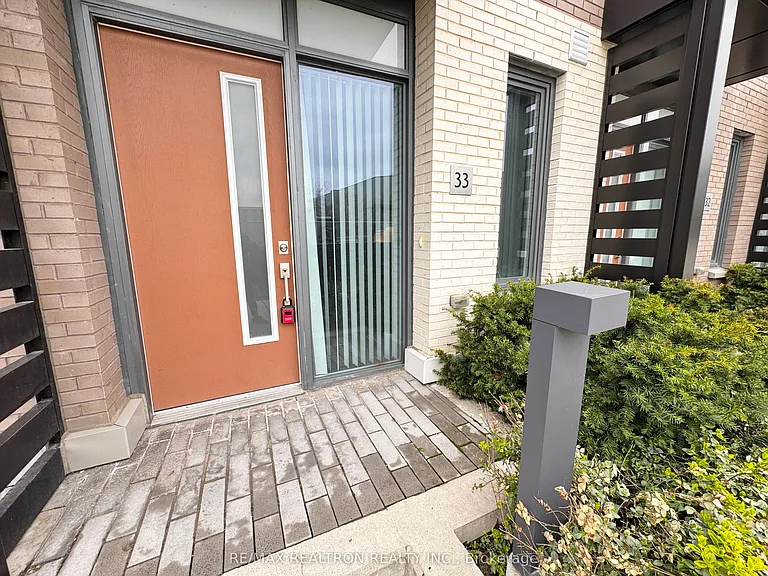 1050 Portage Pkwy #Townhouse 33 — Photo 4