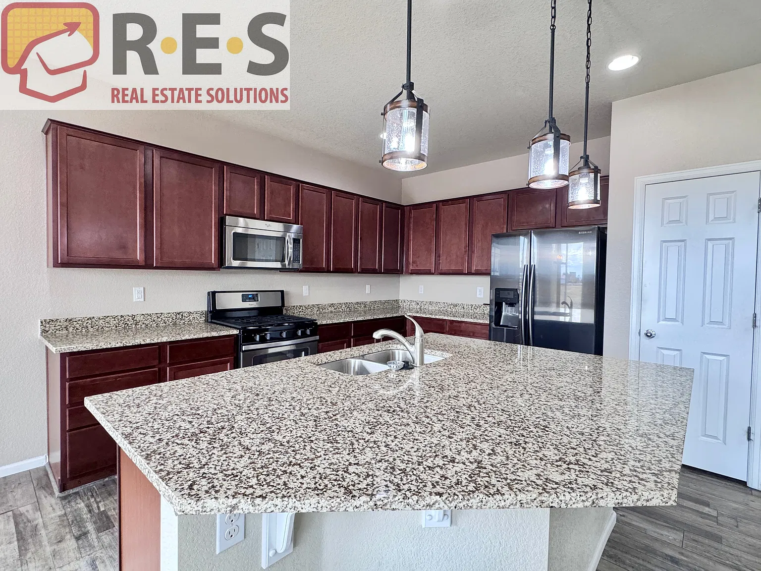 4 bed, 2654 sqft, $2,995 — Photo 3