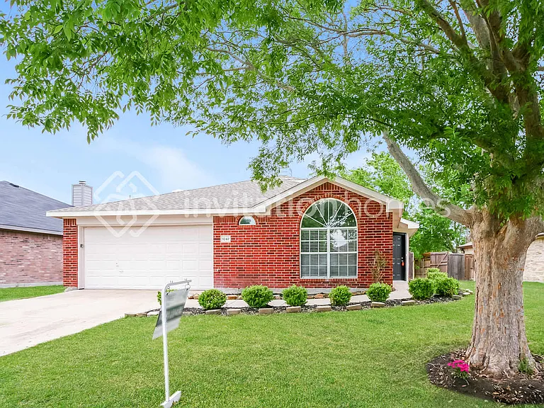 1047 Waterview Dr — Photo 1
