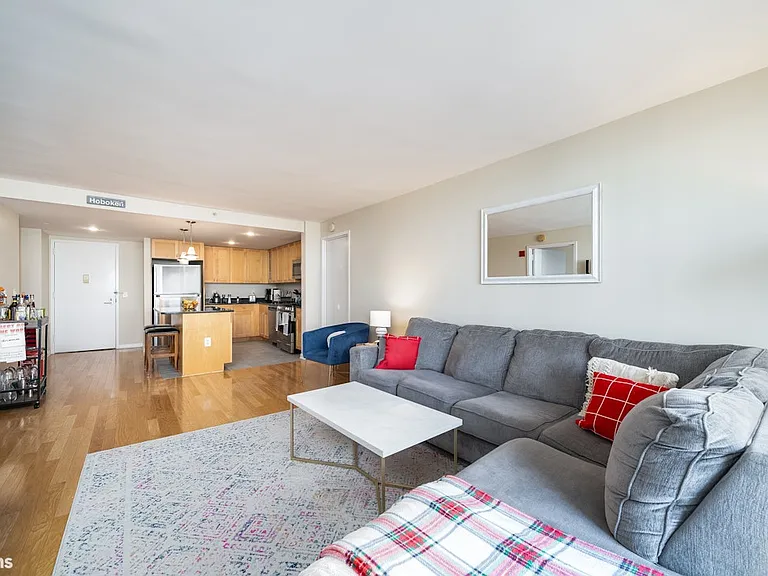 700 Grove St #11R — Photo 6