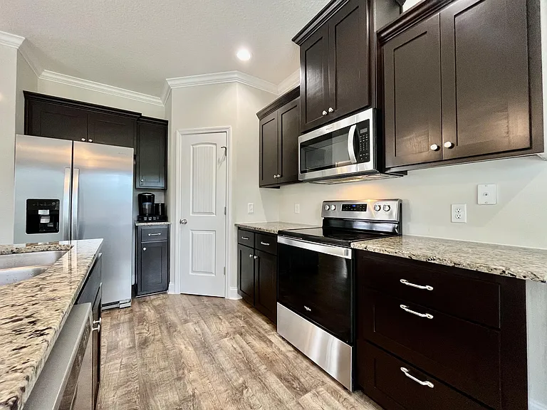759 Fairview Cir — Photo 9