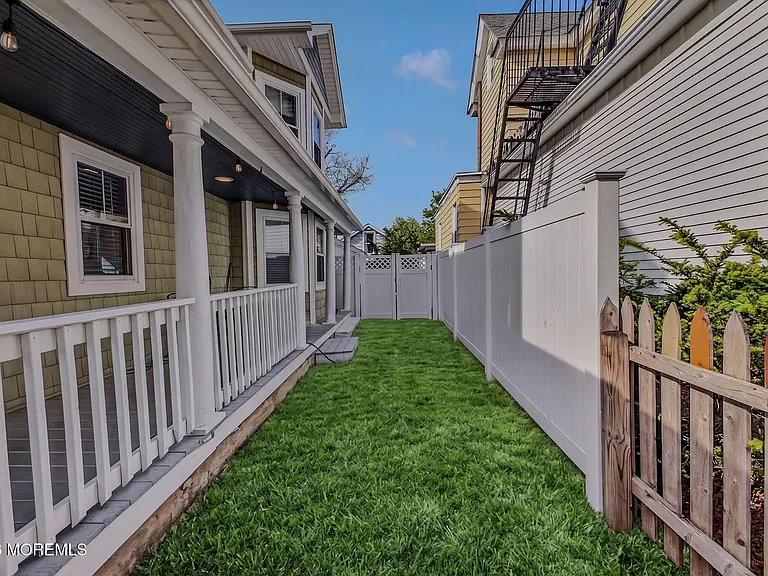 403 Sewall Ave — Photo 20