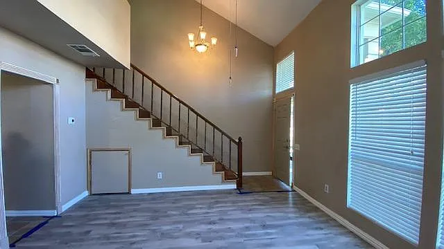 3 bed, 961 sqft, $1,700 — Photo 3