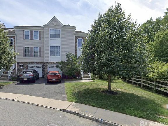 3rd image of 10 Russell Ct
