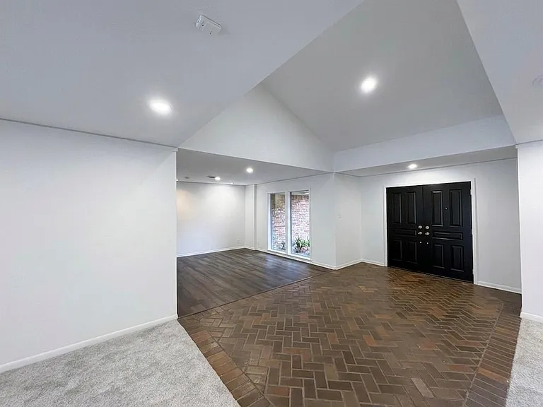 365 Piney Point Rd — Photo 5