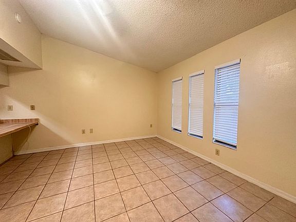 4th image of 32801-32818 Lake Square Ct #32818-9