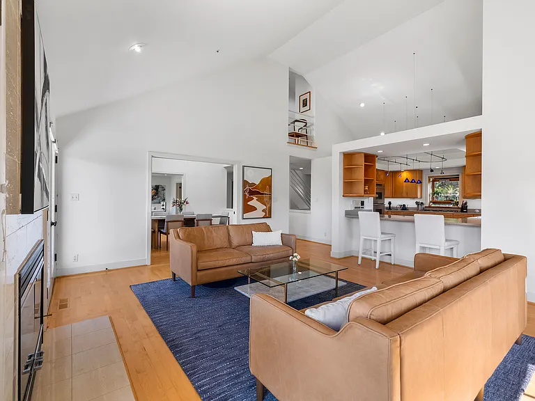 985 W California Ave — Photo 4