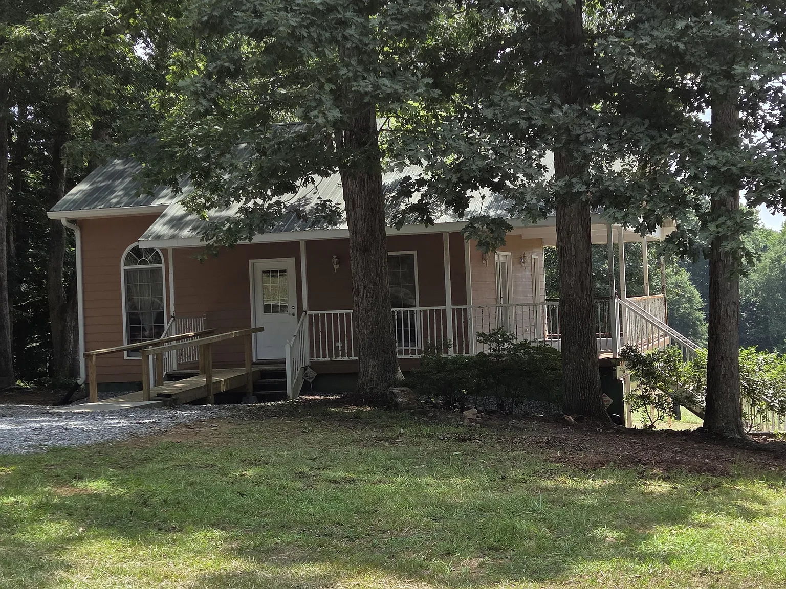 2 bed, 1.5 bath, 784 sqft, $1,875 — Photo 4