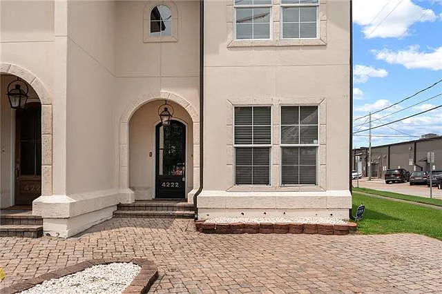3 bed, 2.5 bath, 2100 sqft, $2,500 — Photo 2